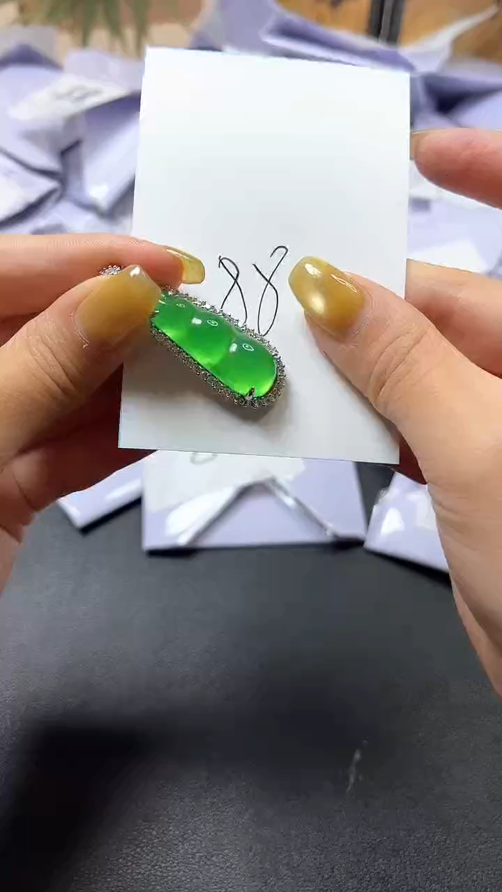 翡翠未镶嵌颈饰  所见即所得 一物一拍