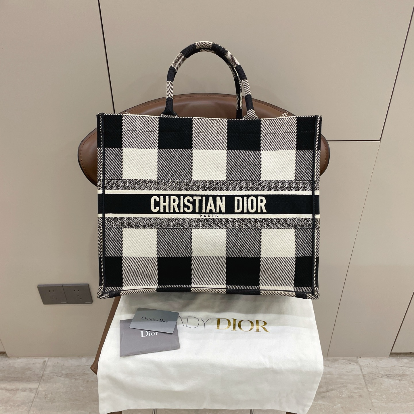 95新 DIOR/迪奥  book tote 经典黑白格手提包