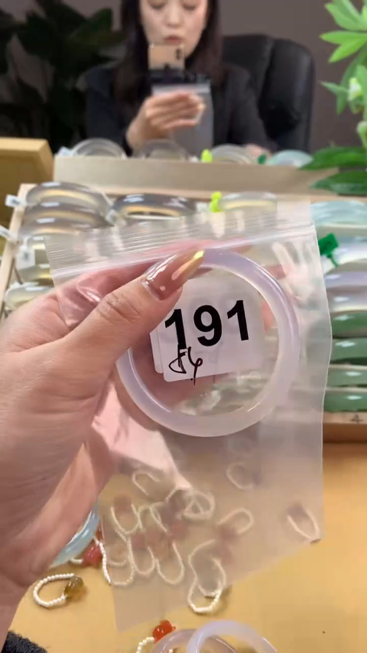 【闪购商品】玛瑙/玉髓手镯未镶嵌191