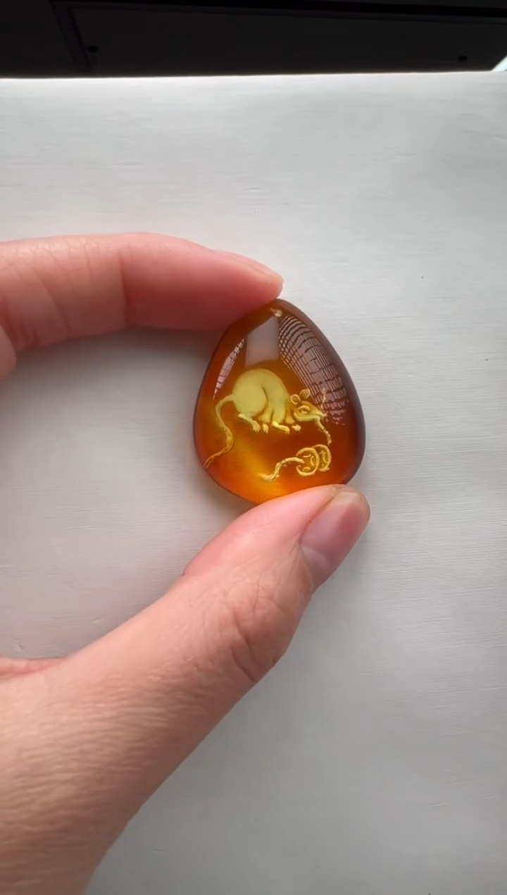 琥珀颈饰未镶嵌鼠