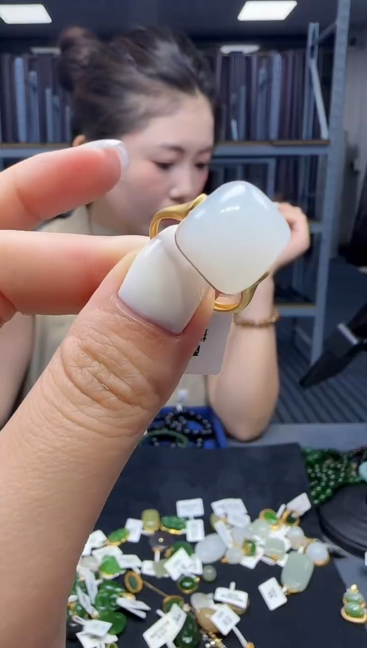 和田玉戒指18K金镶嵌1