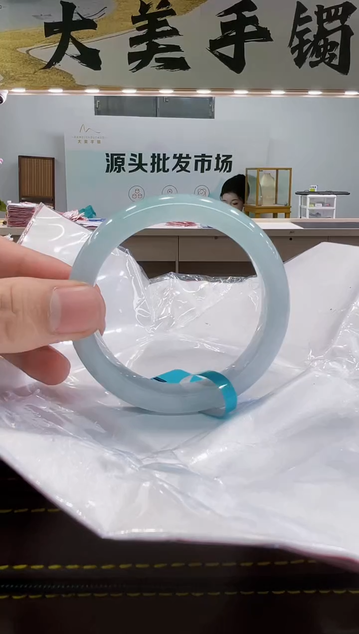【闪购商品】翡翠手镯未镶嵌手镯