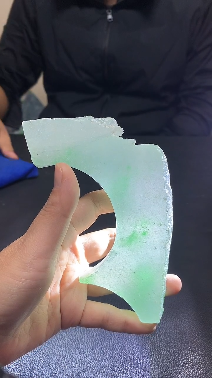 玉冰飘绿花边角毛胚