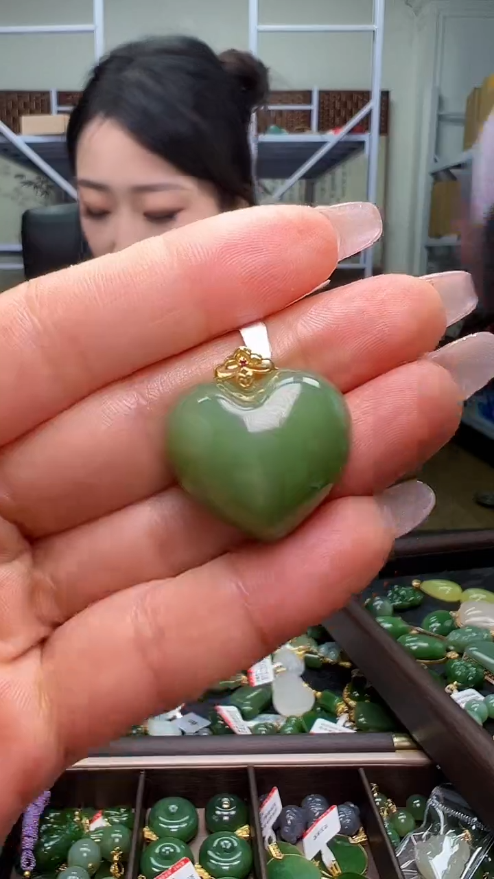 颈饰18K金镶嵌和田玉（多样性发货.发其一)12.18.28