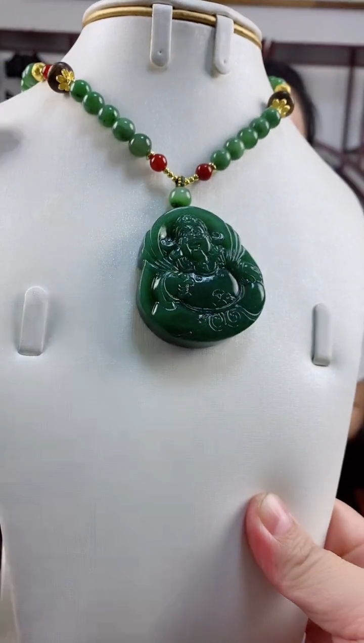 颈饰未镶嵌和田玉1