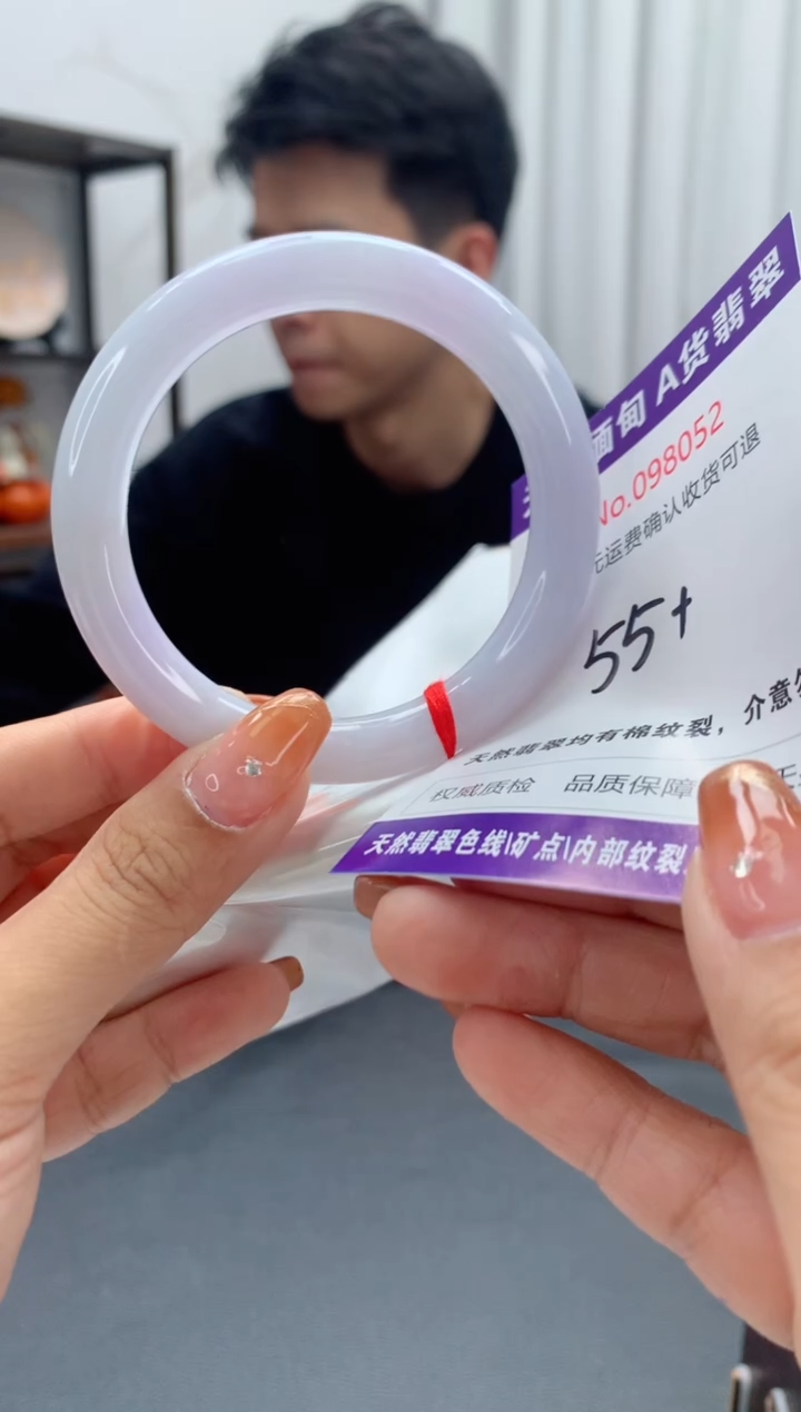 未镶嵌手镯翡翠有纹，完美者勿拍