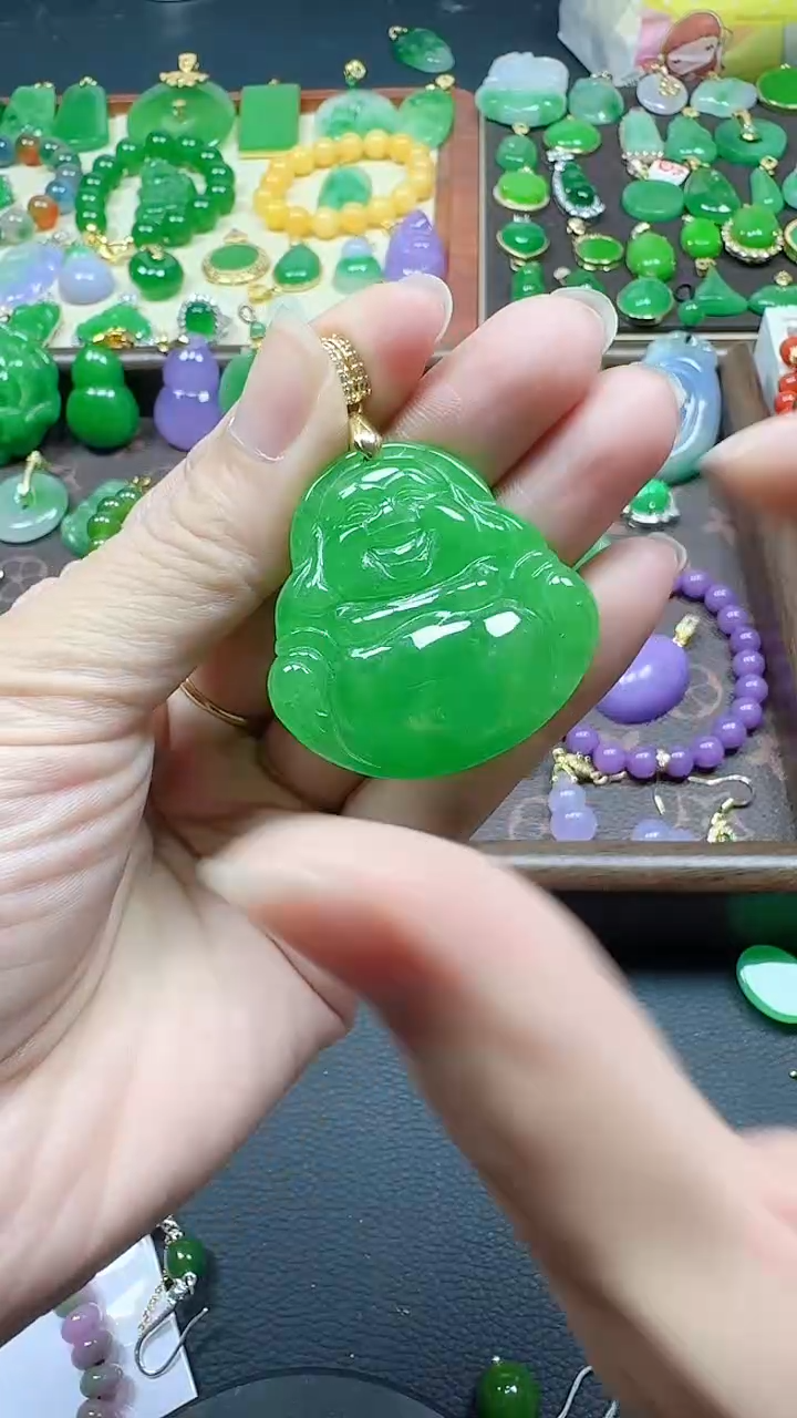 颈饰未镶嵌翡翠绿大佛