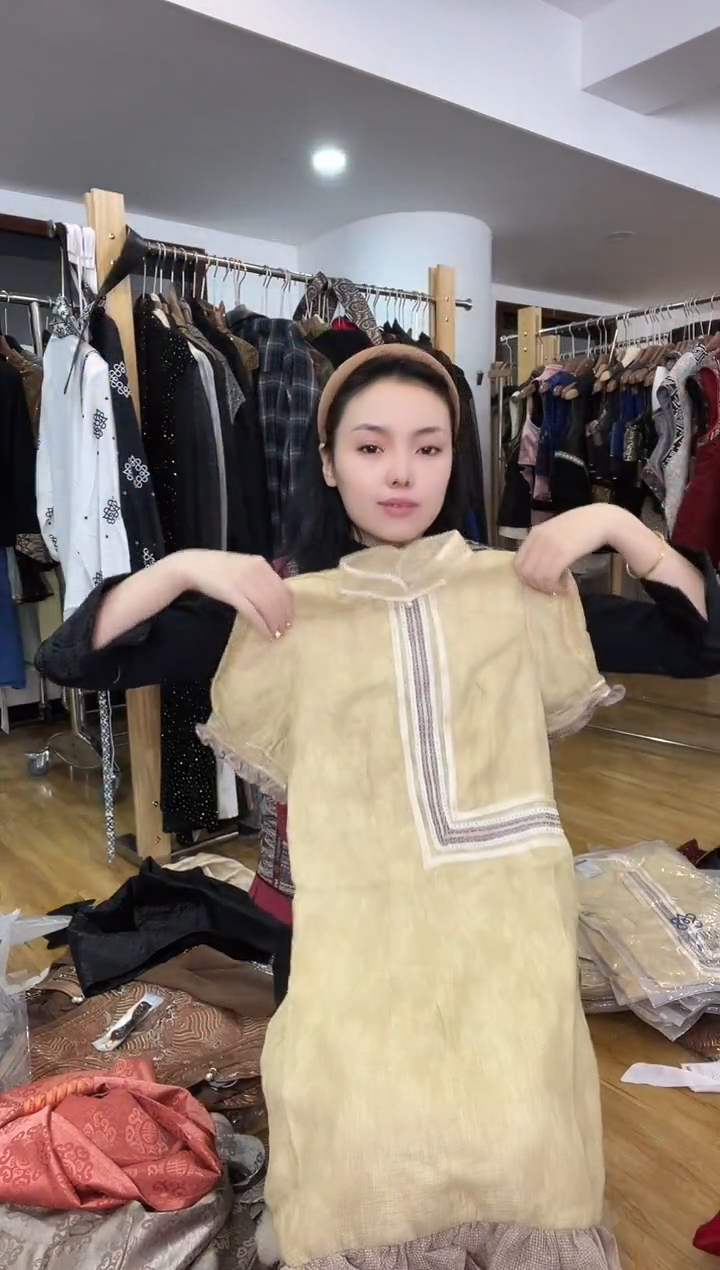 连衣裙            S码         95斤   