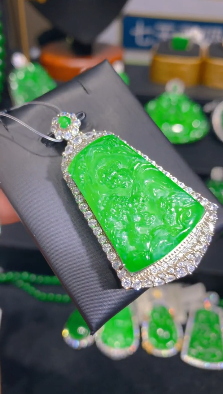 【闪购商品】翡翠颈饰银S925镶嵌33一季