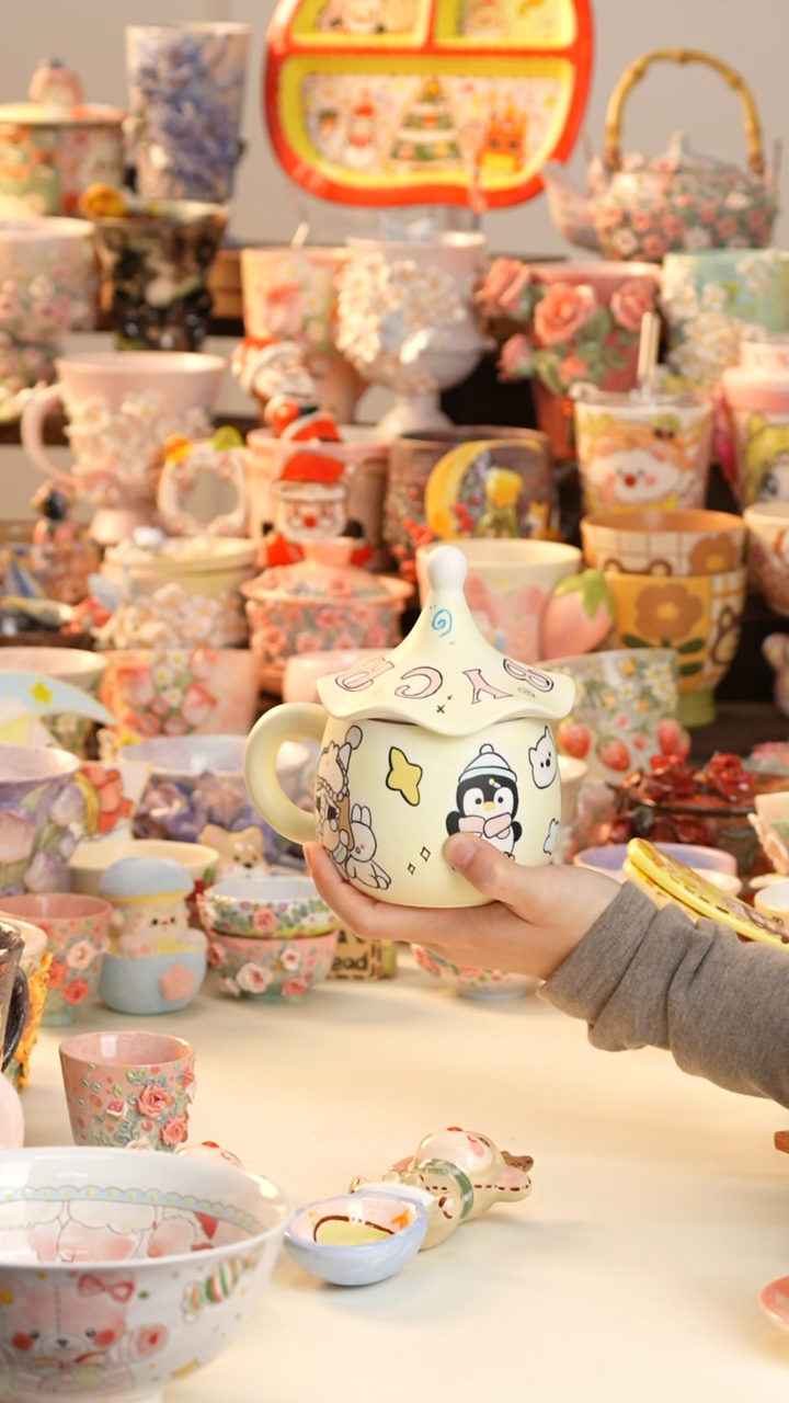 摆件陶景德镇釉下彩手绘设计师款陶瓷