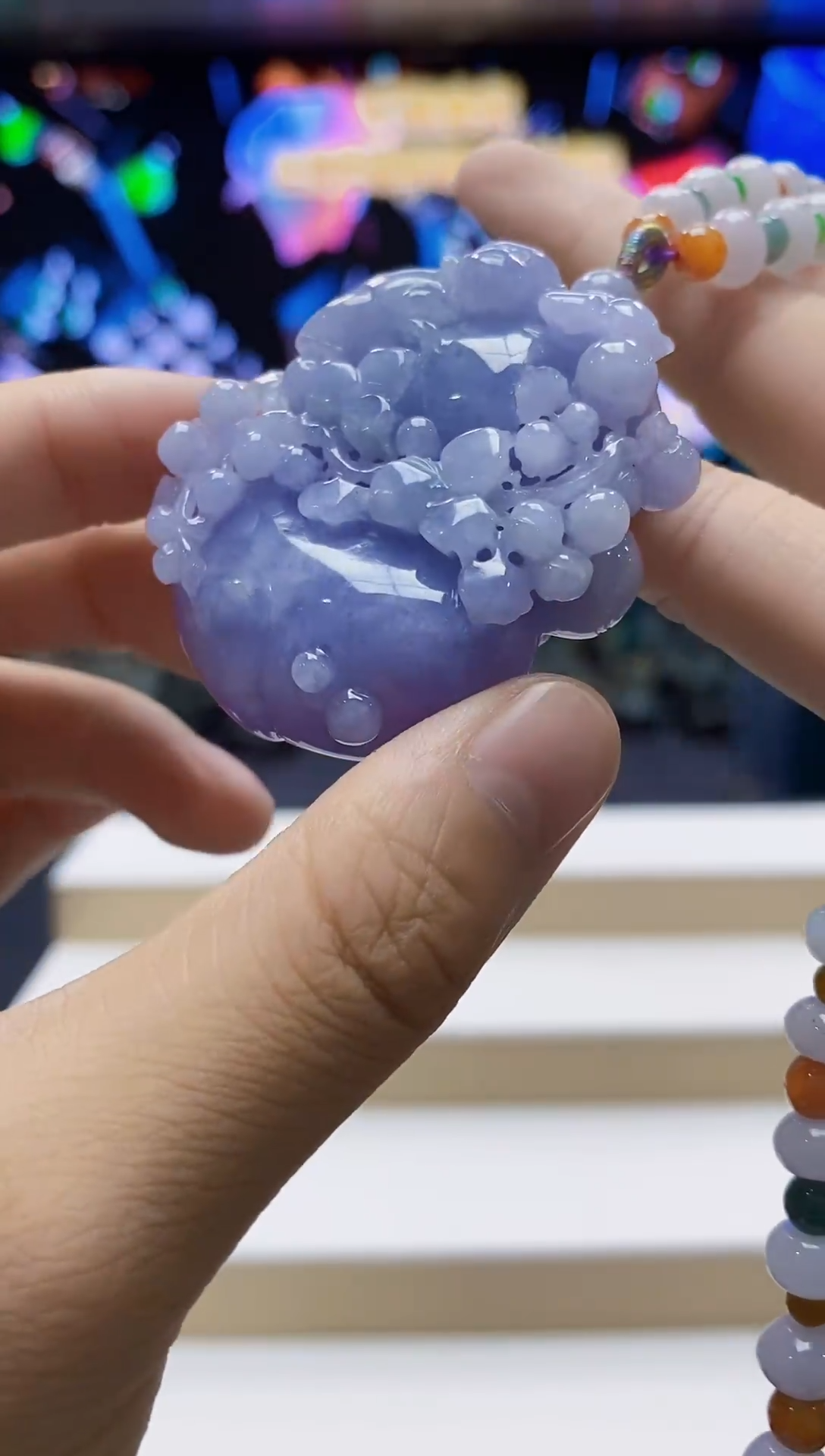 未镶嵌定制翡翠-毛货挂件 （赠珠链）50