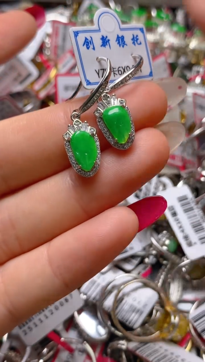 银S925镶嵌戒指翡翠百内无证书