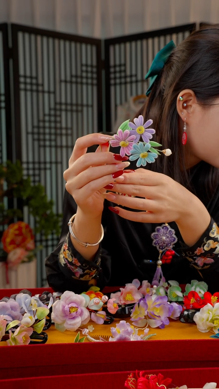 刺绣非遗绒花手工饰品