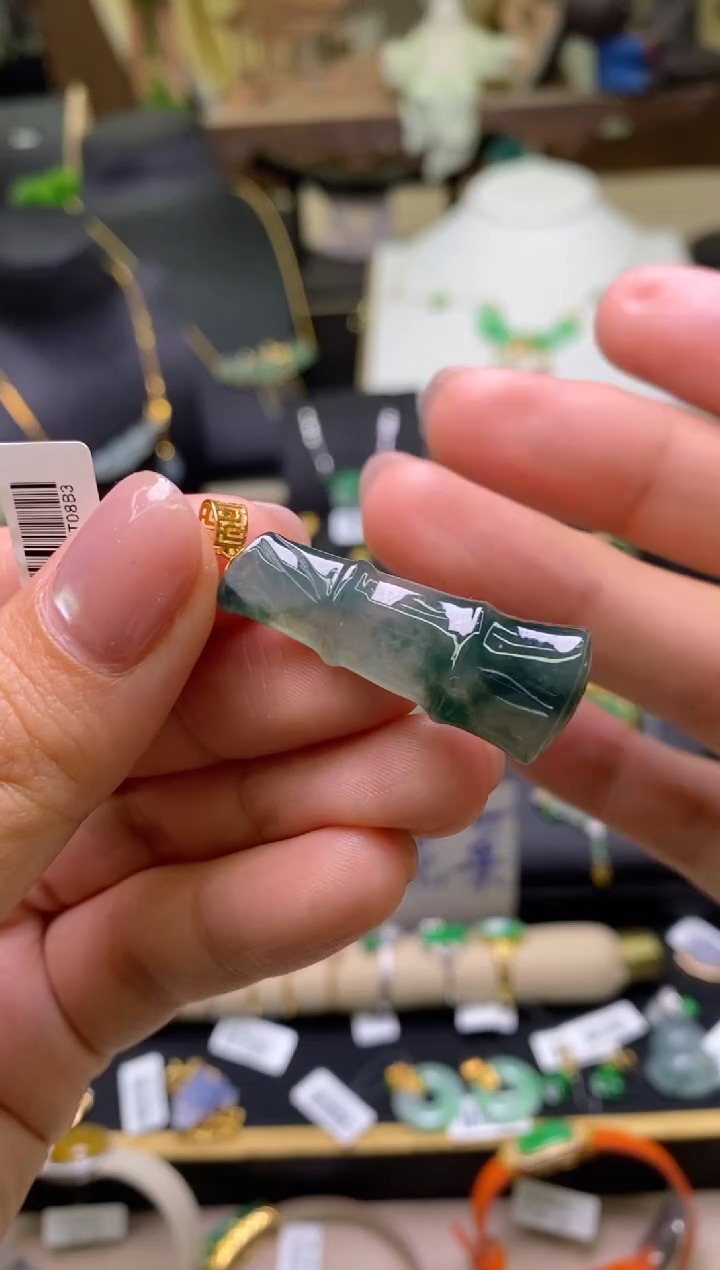 【闪购商品】翡翠颈饰18K金镶嵌净货16163