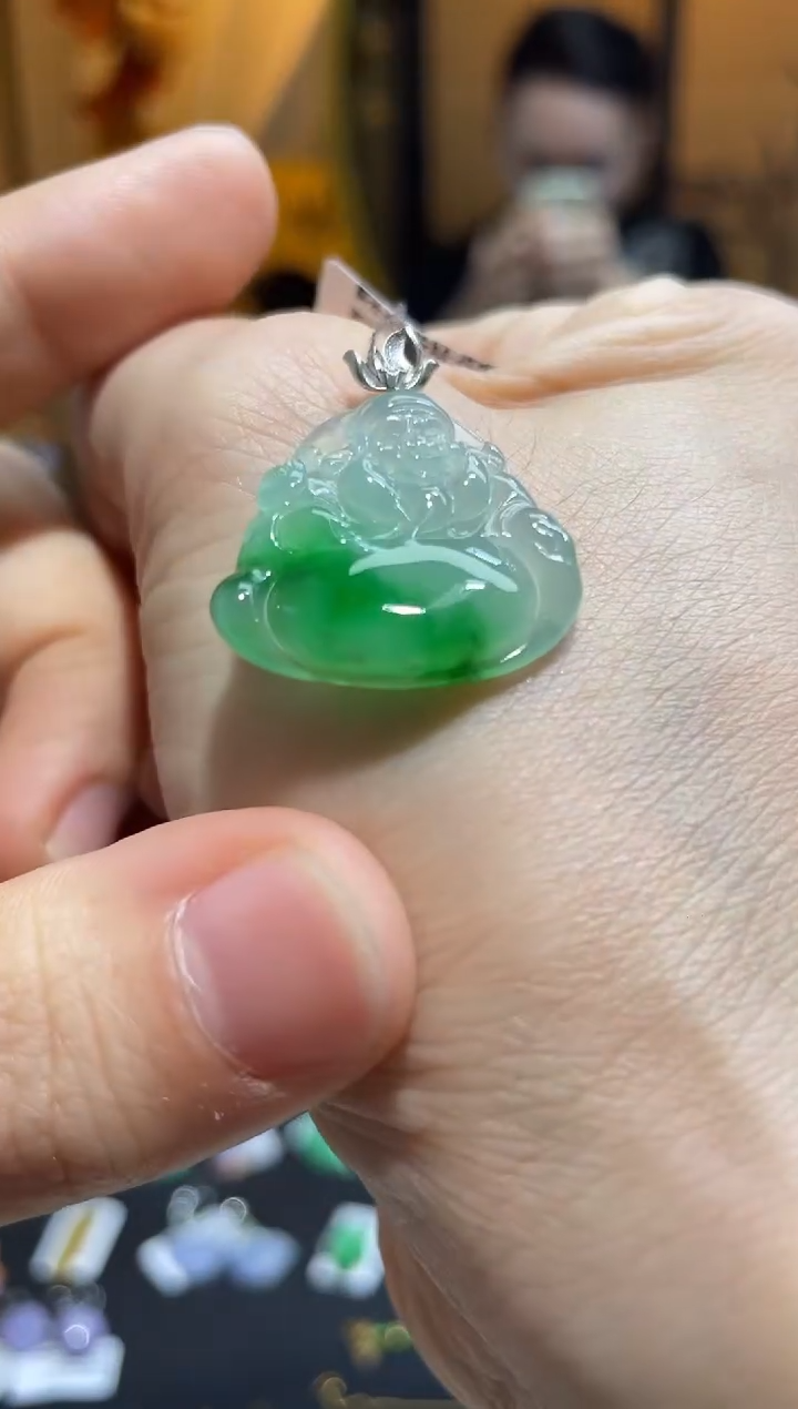 颈饰18K金镶嵌翡翠财神