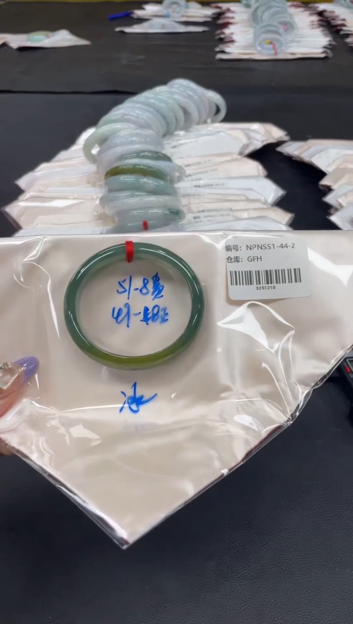 未镶嵌手镯翡翠翡翠手镯