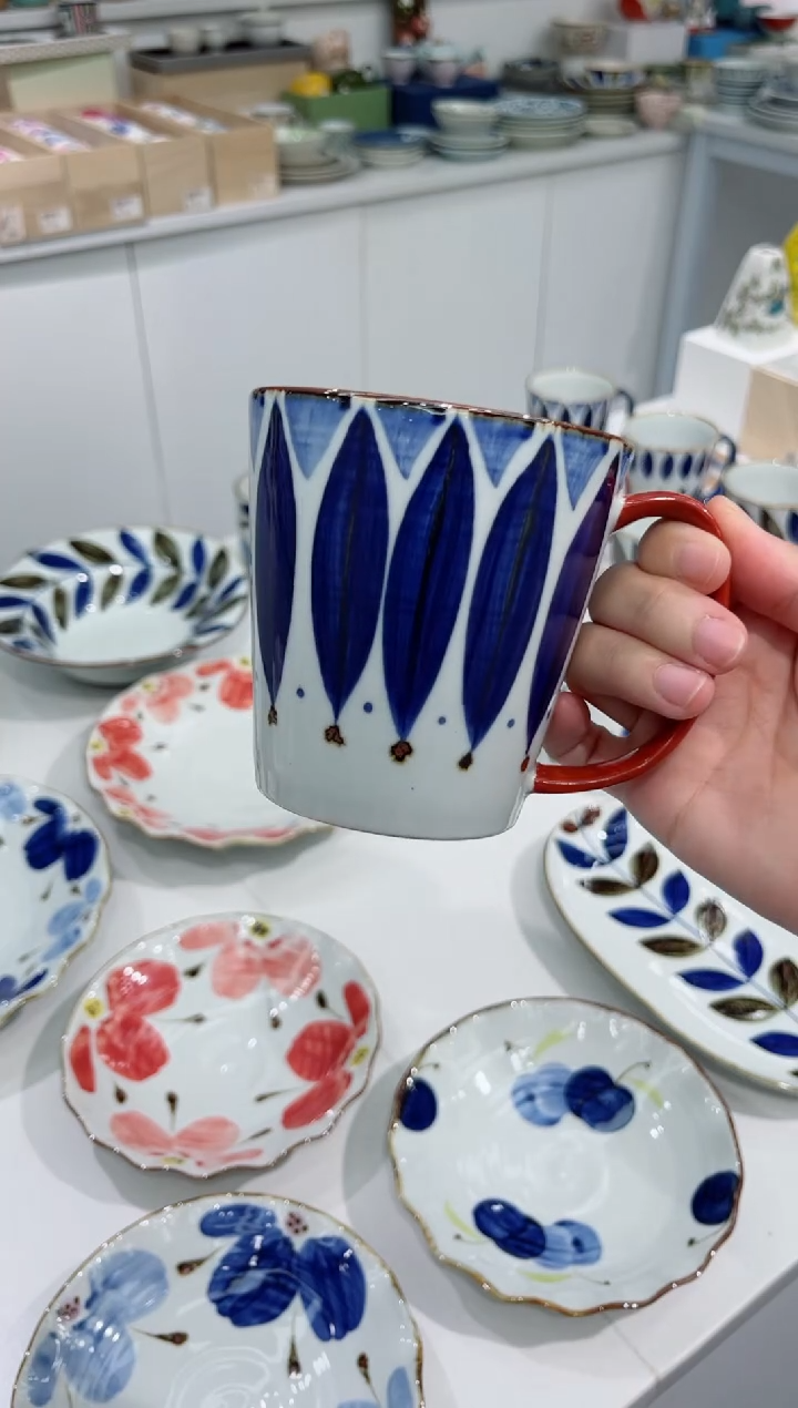 【闪购商品】瓷片红柄花瓣马克杯（高款）