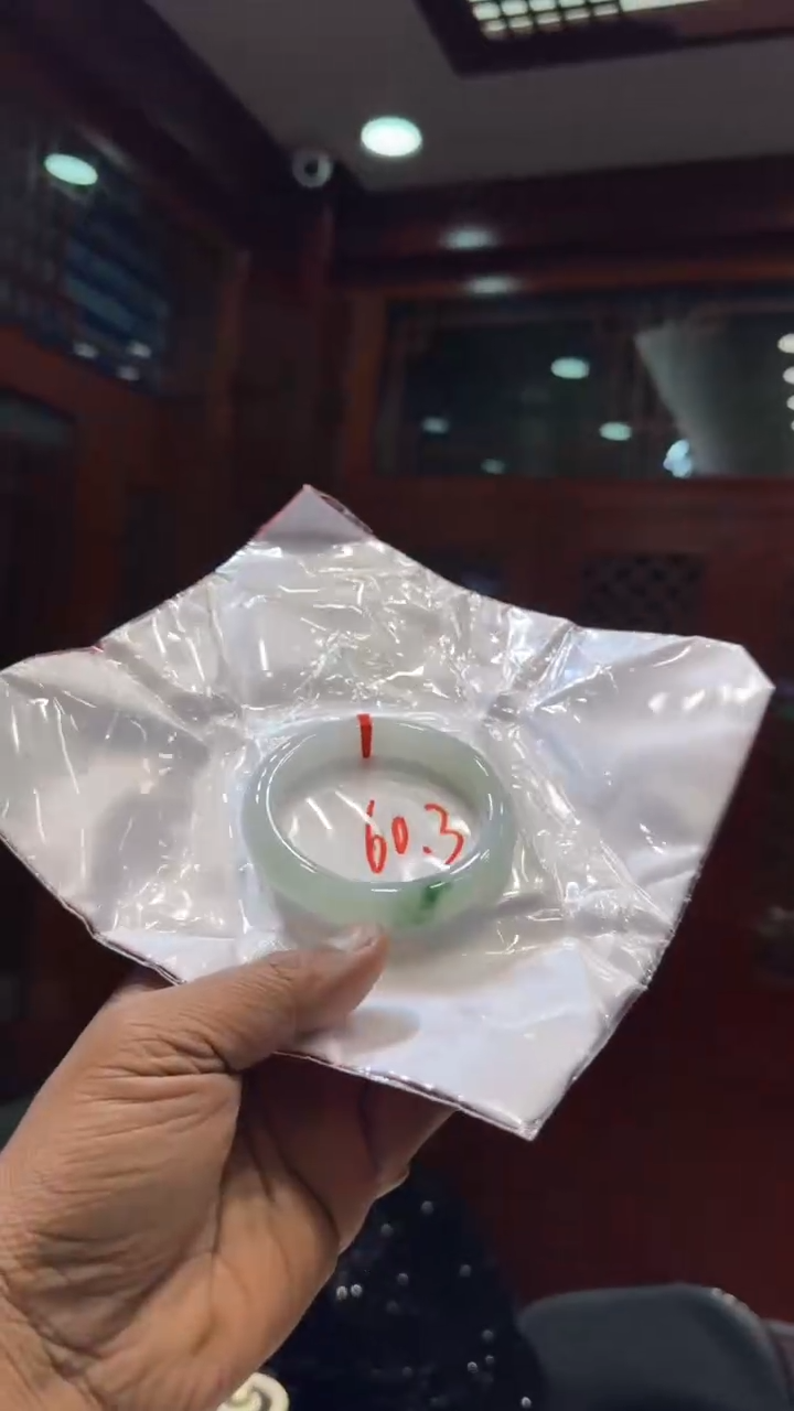 【闪购商品】翡翠手镯未镶嵌手镯