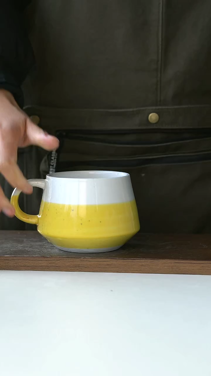 【闪购商品】陶瓷黄拼色大肚马克杯微瑕@4-2@