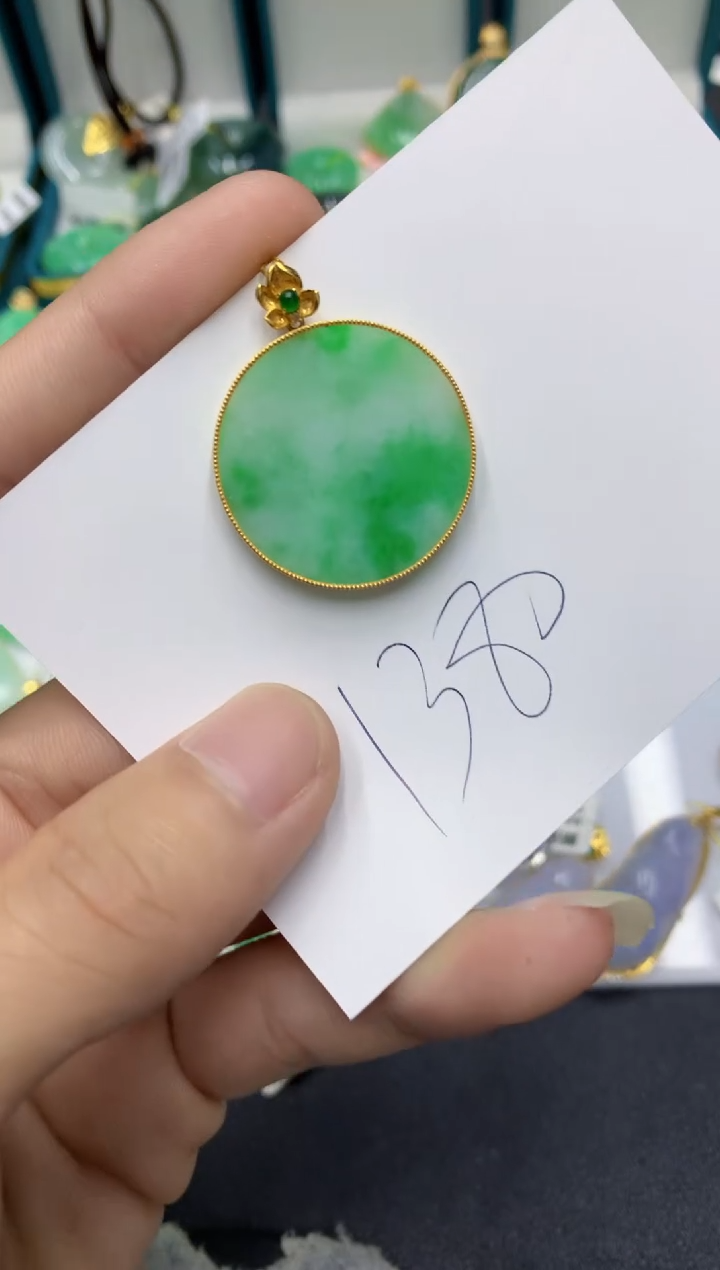 【闪购商品】翡翠颈饰18K金镶嵌翡翠