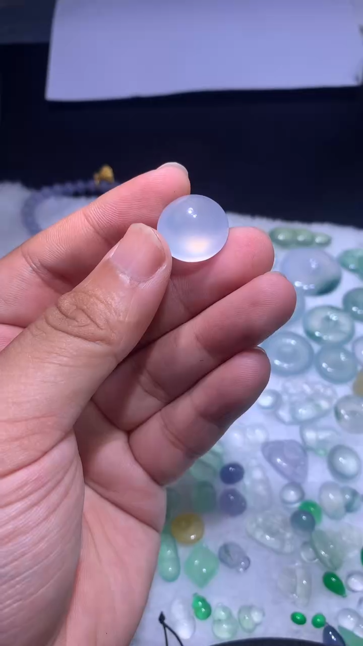 翡翠未镶嵌颈饰隔****我蛋面