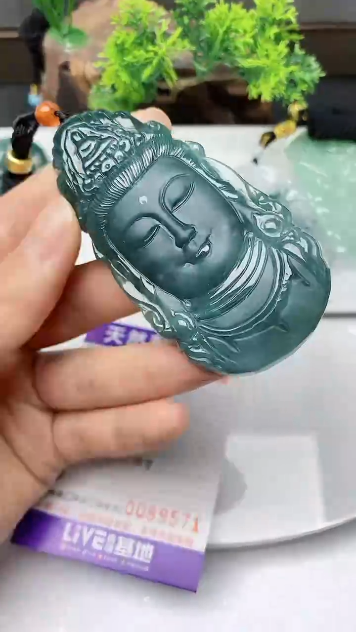 【闪购商品】翡翠颈饰未镶嵌         
