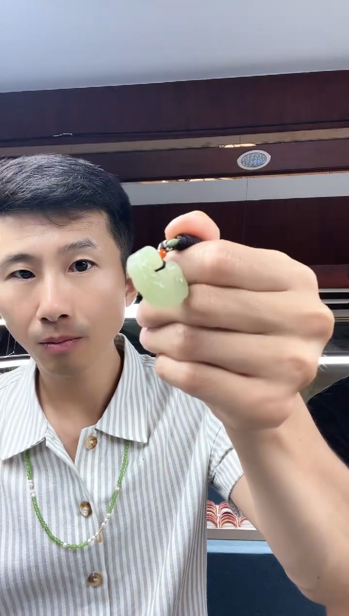 和田玉未镶嵌颈饰吊坠