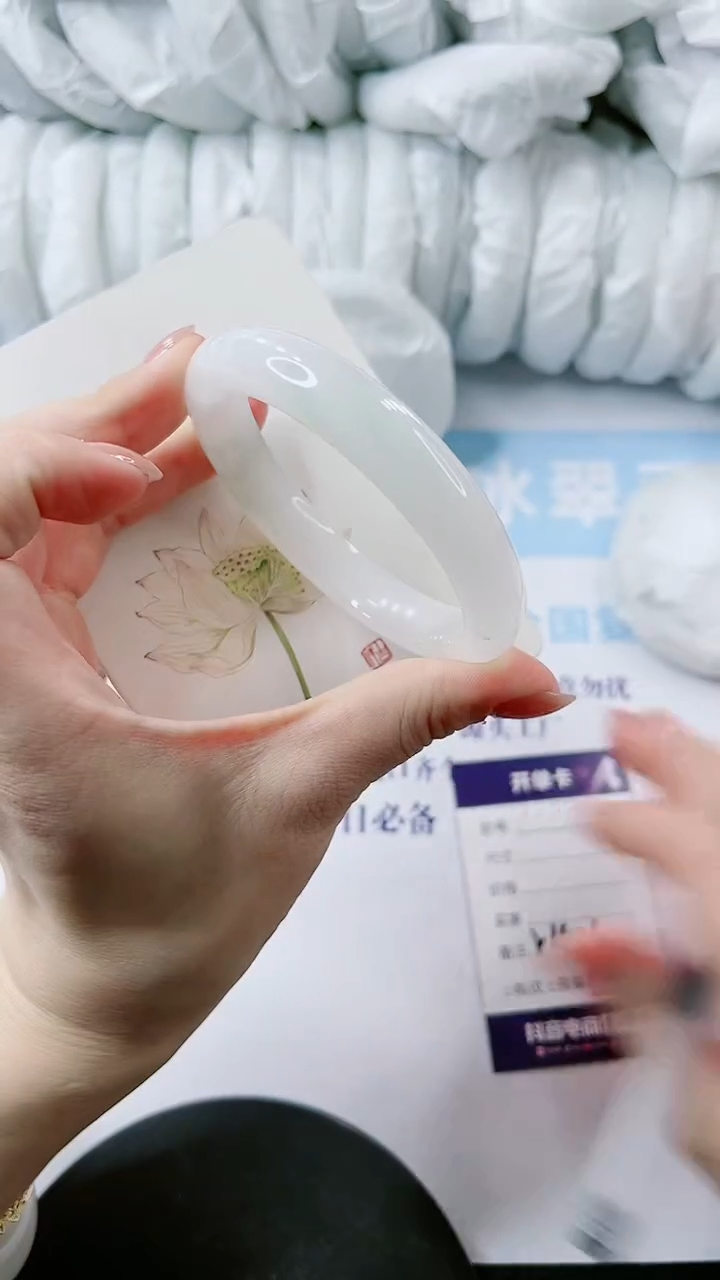 【闪购商品】石英质玉手镯未镶嵌多样性发货V406