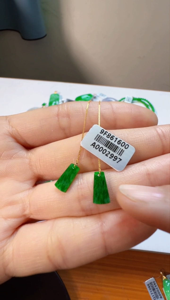 【闪购商品】翡翠耳饰18K金镶嵌680一对