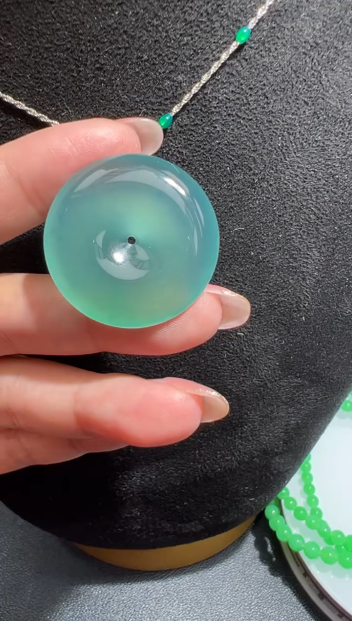 【闪购商品】翡翠颈饰未镶嵌29.8*6.1平安扣