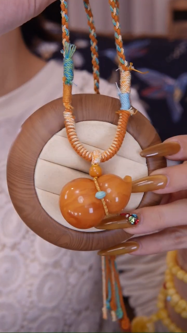 琥珀颈饰未镶嵌昕*?颈饰