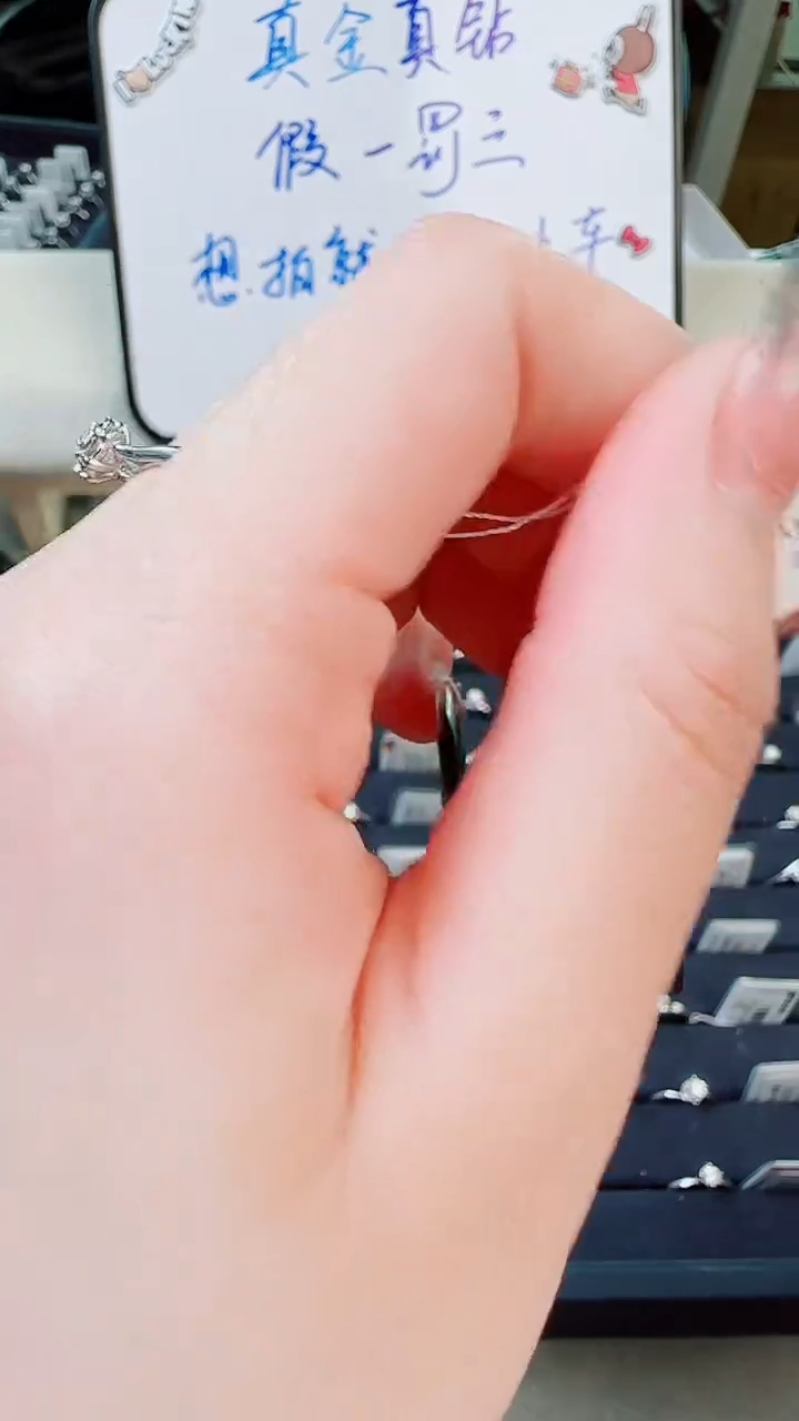 【闪购商品】戒指/指环18K金镶嵌钻石1466