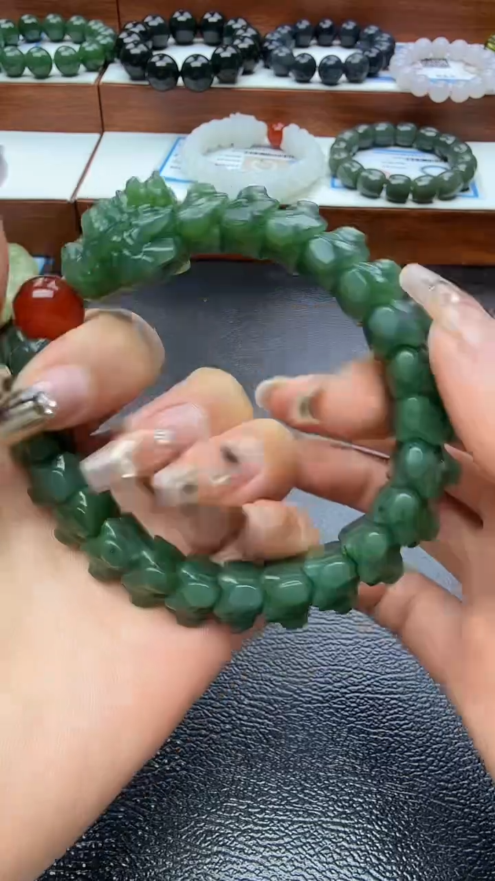 未镶嵌手链和田玉碧玉龙行天下手串