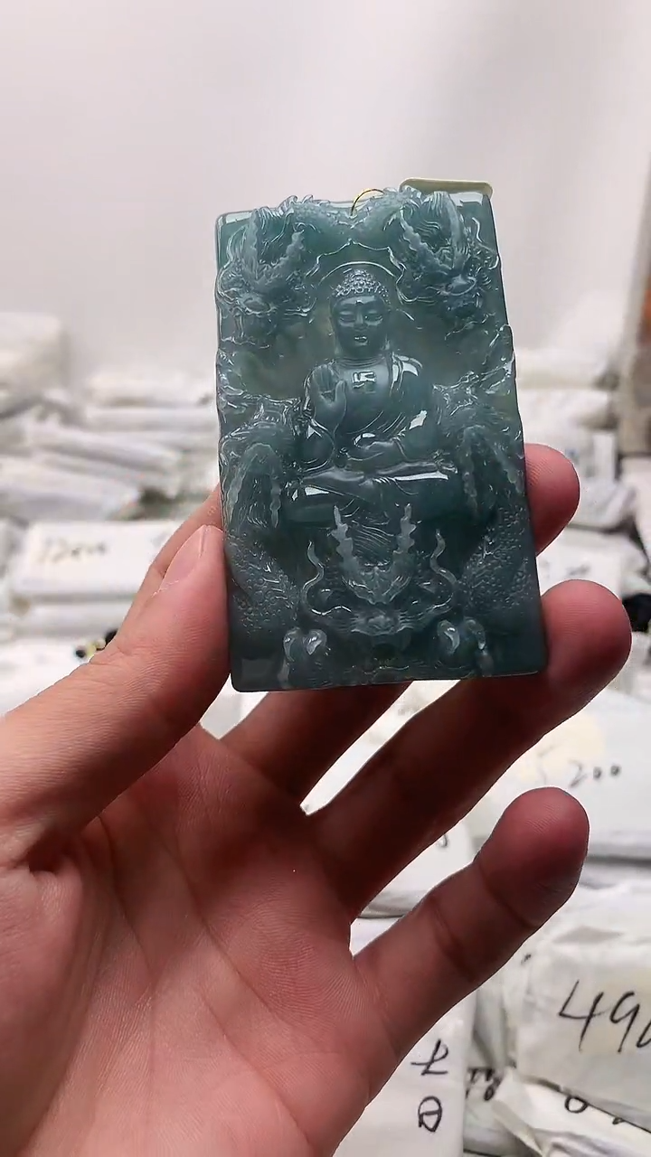 翡翠未镶嵌颈饰阿弥