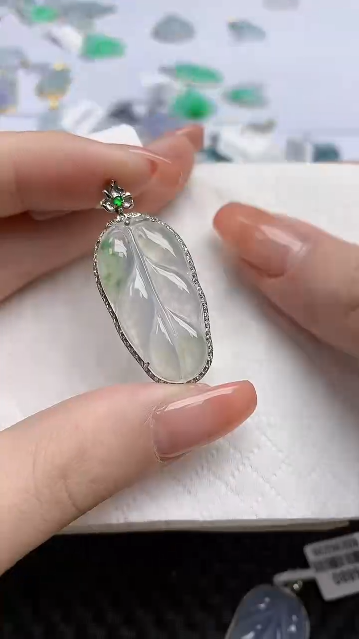 【闪购商品】翡翠颈饰18K金镶嵌天然翡翠A货