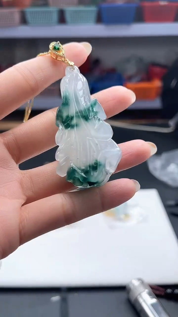 吊坠(赠链)未镶嵌石英质玉吊坠