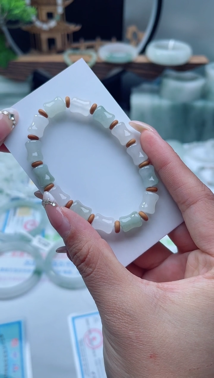 未镶嵌手镯石英质玉（天山翠）竹节手链