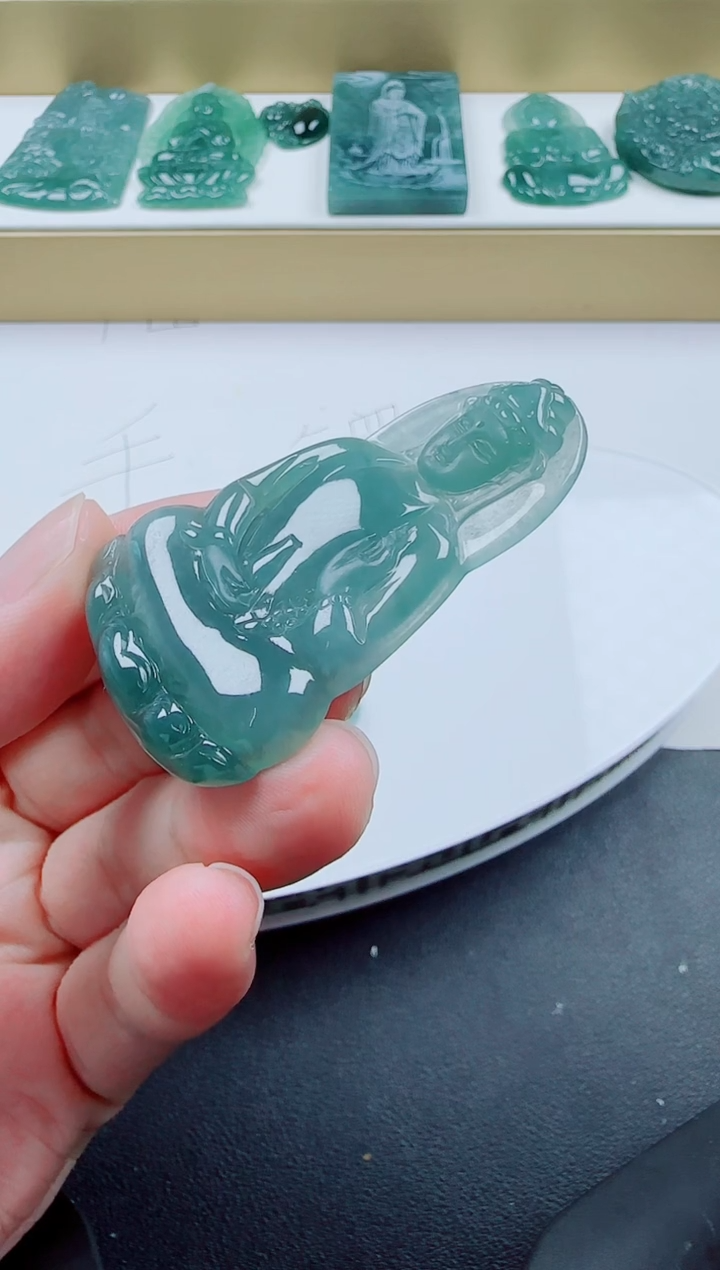 翡翠未镶嵌颈饰素衣多样性发其一