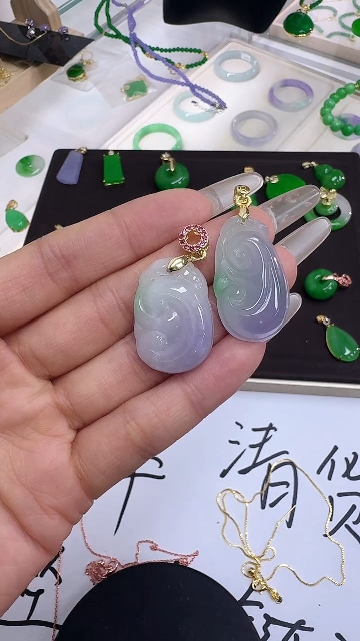 翡翠未镶嵌吊坠(赠链)春彩小如意