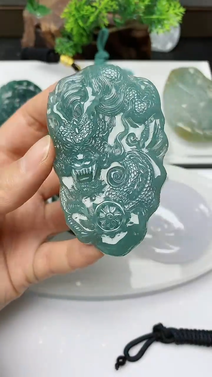 【闪购商品】翡翠颈饰未镶嵌        