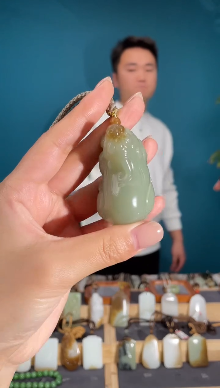 颈饰未镶嵌和田玉1