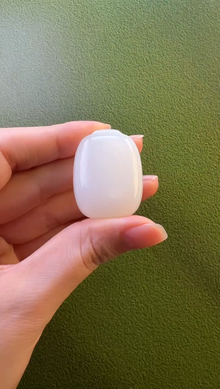 颈饰未镶嵌和田玉吊坠