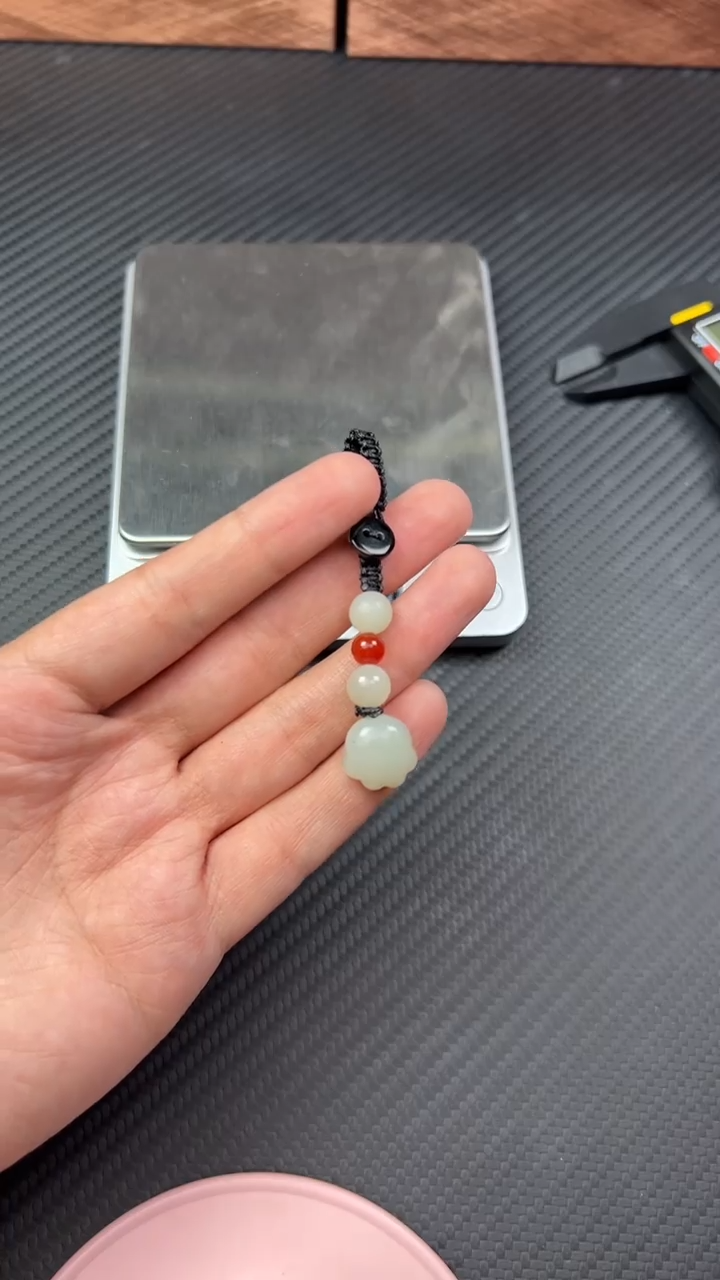 【闪购商品】和田玉吊坠(赠链)未镶嵌且末微色差近矿