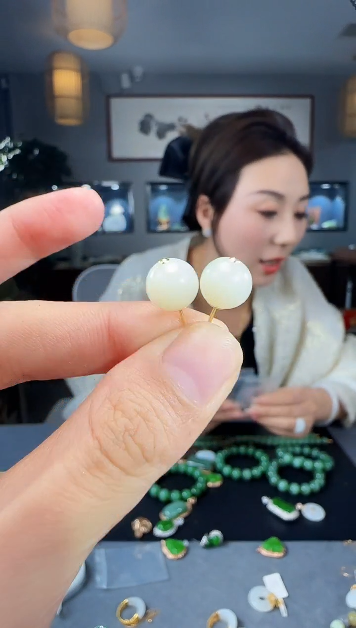 【闪购商品】和田玉耳钉18K金镶嵌1