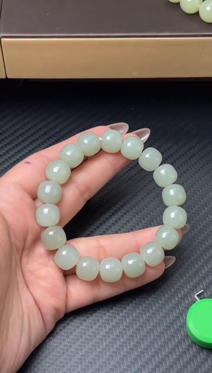 未镶嵌手串和田玉且末近矿微色差卡11*12m