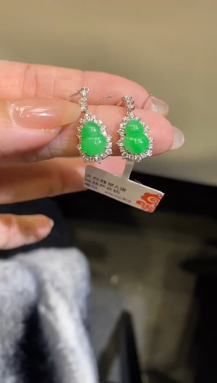 18K金镶嵌翡翠耳饰耳钩