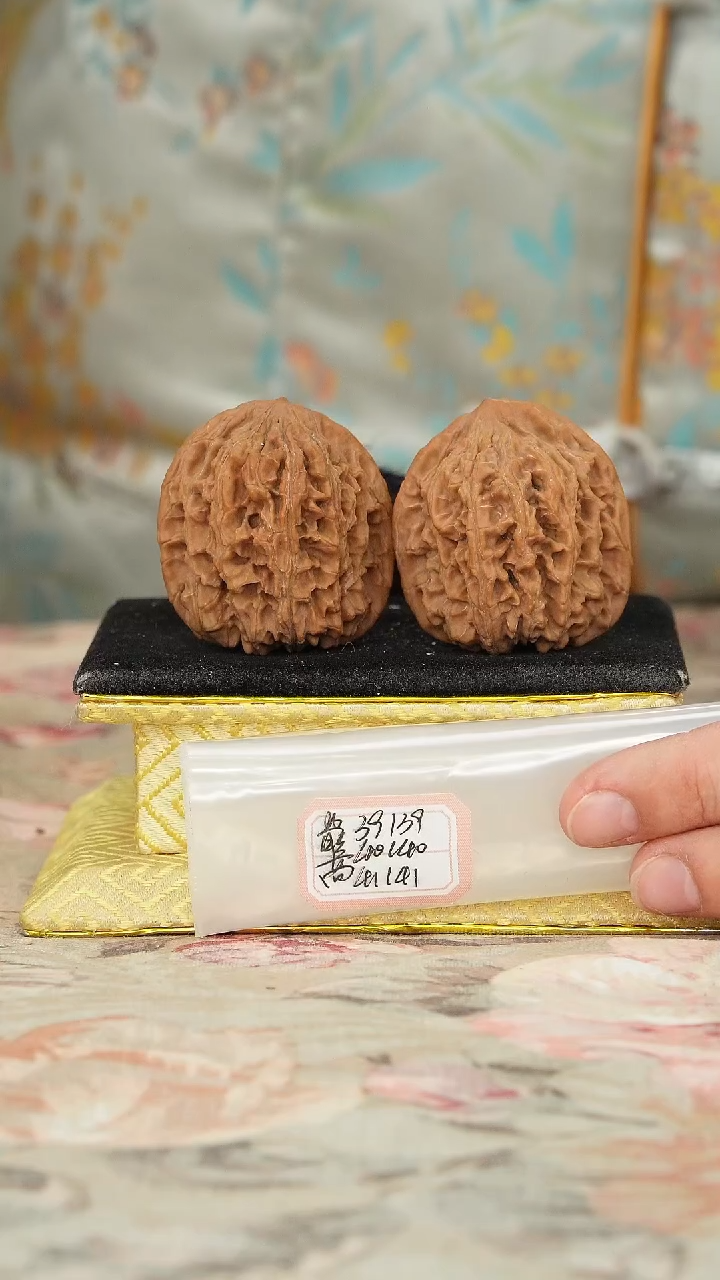 【闪购商品】文玩核桃把件龙纹将军榜
