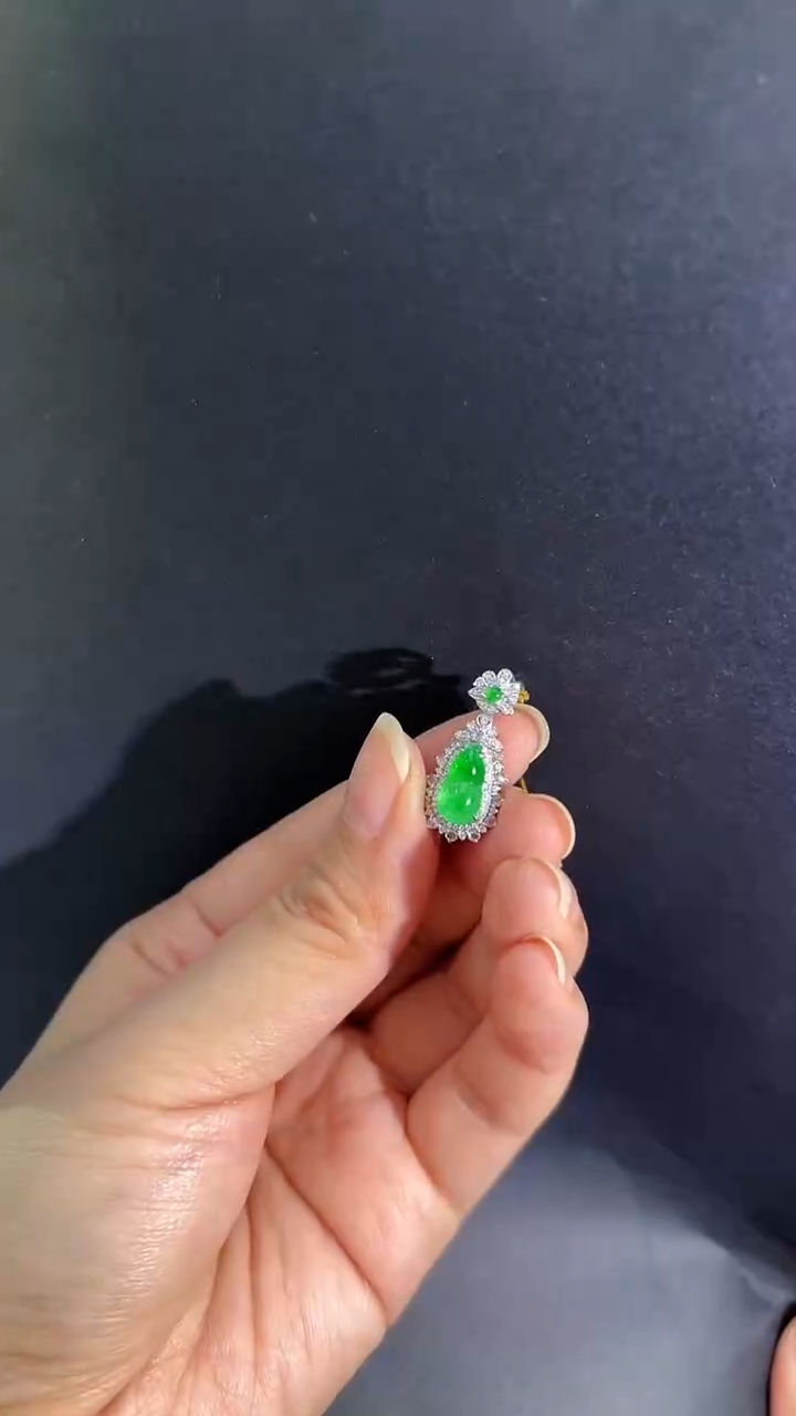 【闪购商品】翡翠吊坠(不含链)18K金镶嵌翡翠吊坠有纹多人不退换