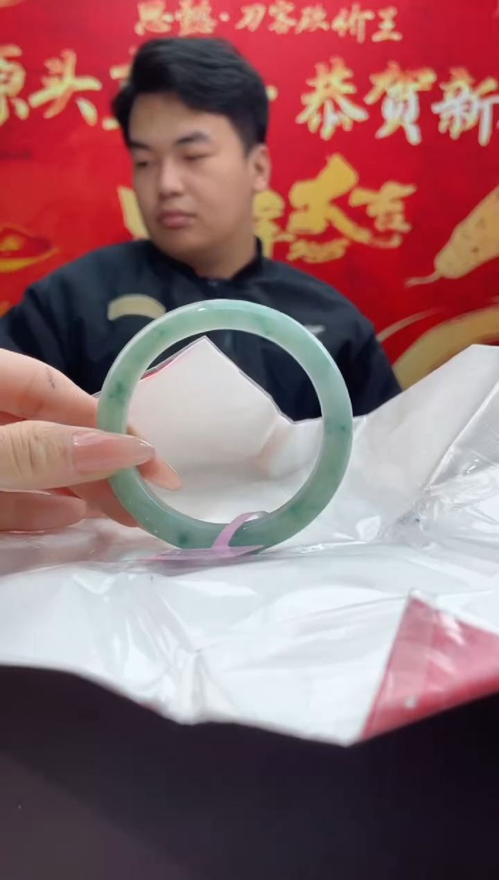 【闪购商品】翡翠手镯未镶嵌6翡翠手镯（微瑕）