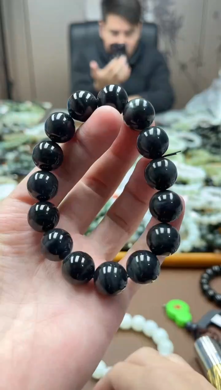 未镶嵌手链和田玉尼****。新疆若羌青花14